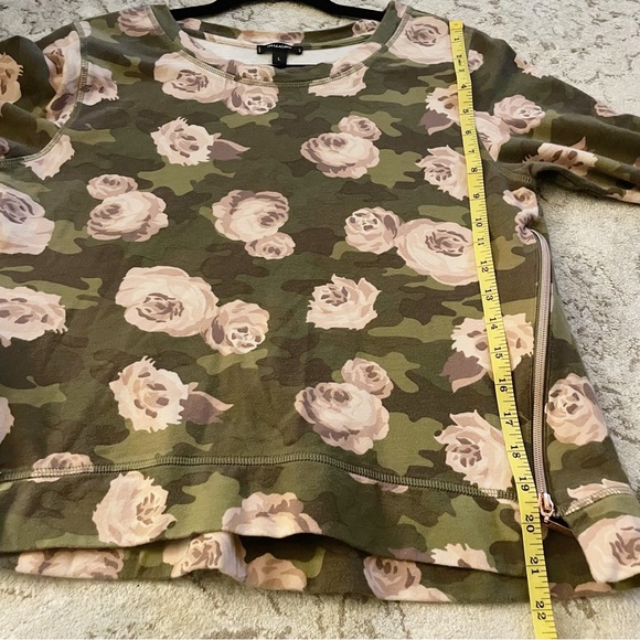 Stella & Dot Crush It Pullover in Green and Pink Camo Rose Pattern Size Large - Picture 9 of 12
